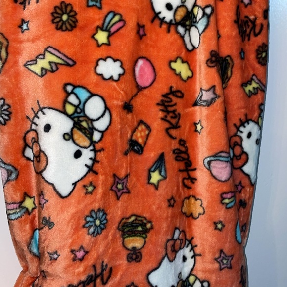 Hello Kitty Cloud Throw - Picture 2 of 5